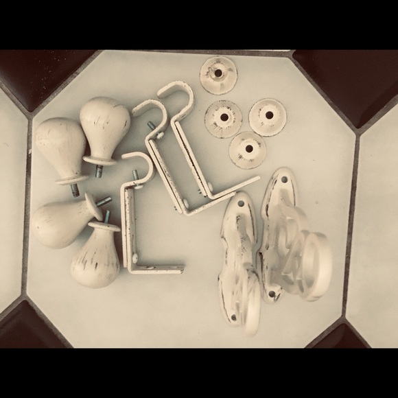 COPY - NW WHITE 5 BRACKETS AND 4 FINIALS SET - Picture 5 of 8